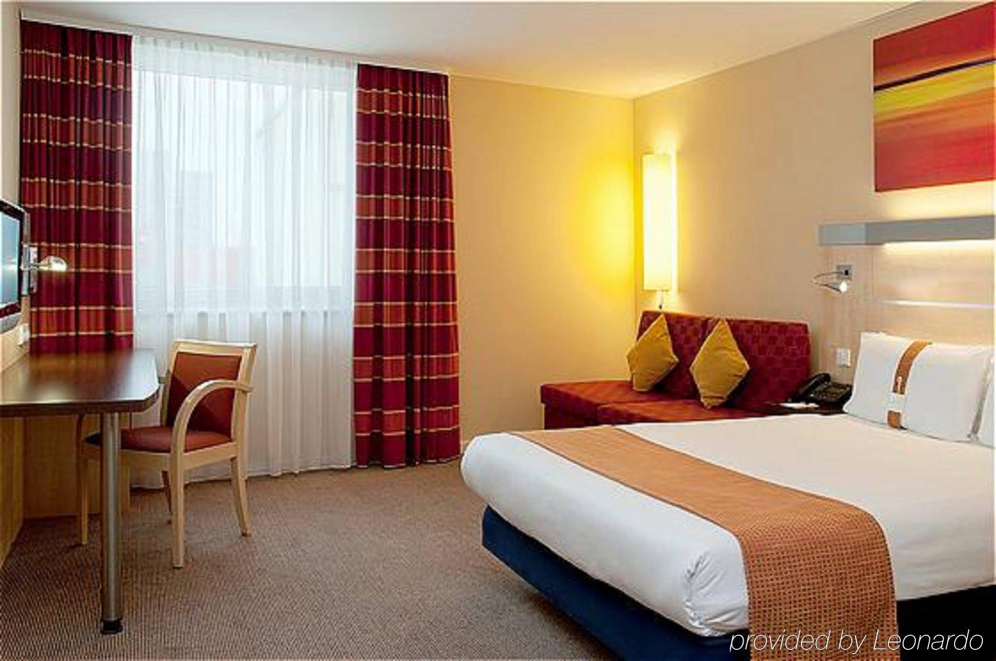 Holiday Inn Express Munich Airport Oberding Exterior photo