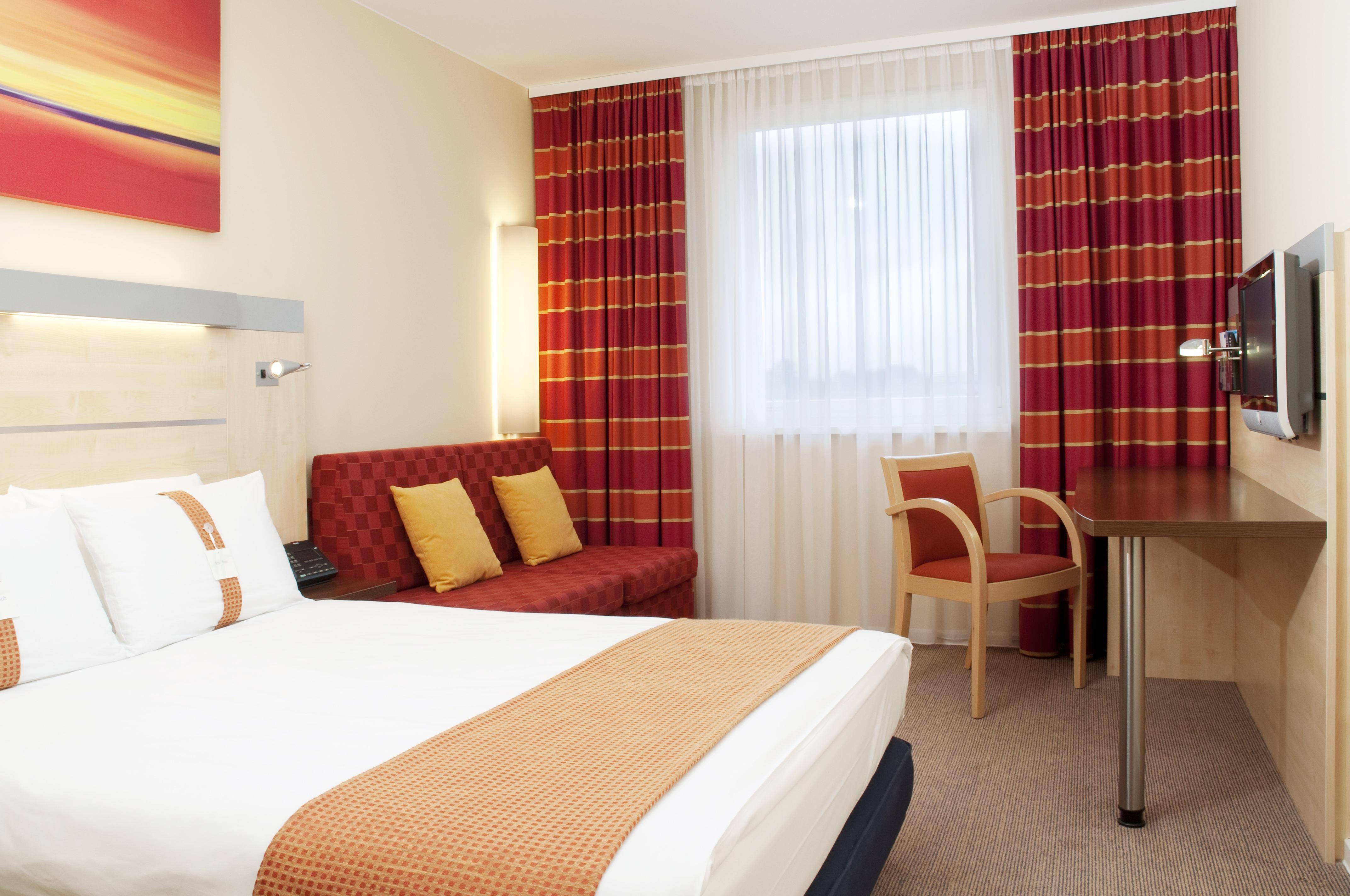 Holiday Inn Express Munich Airport Oberding Exterior photo