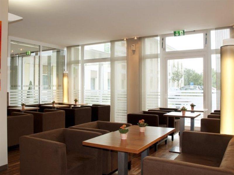 Holiday Inn Express Munich Airport Oberding Exterior photo