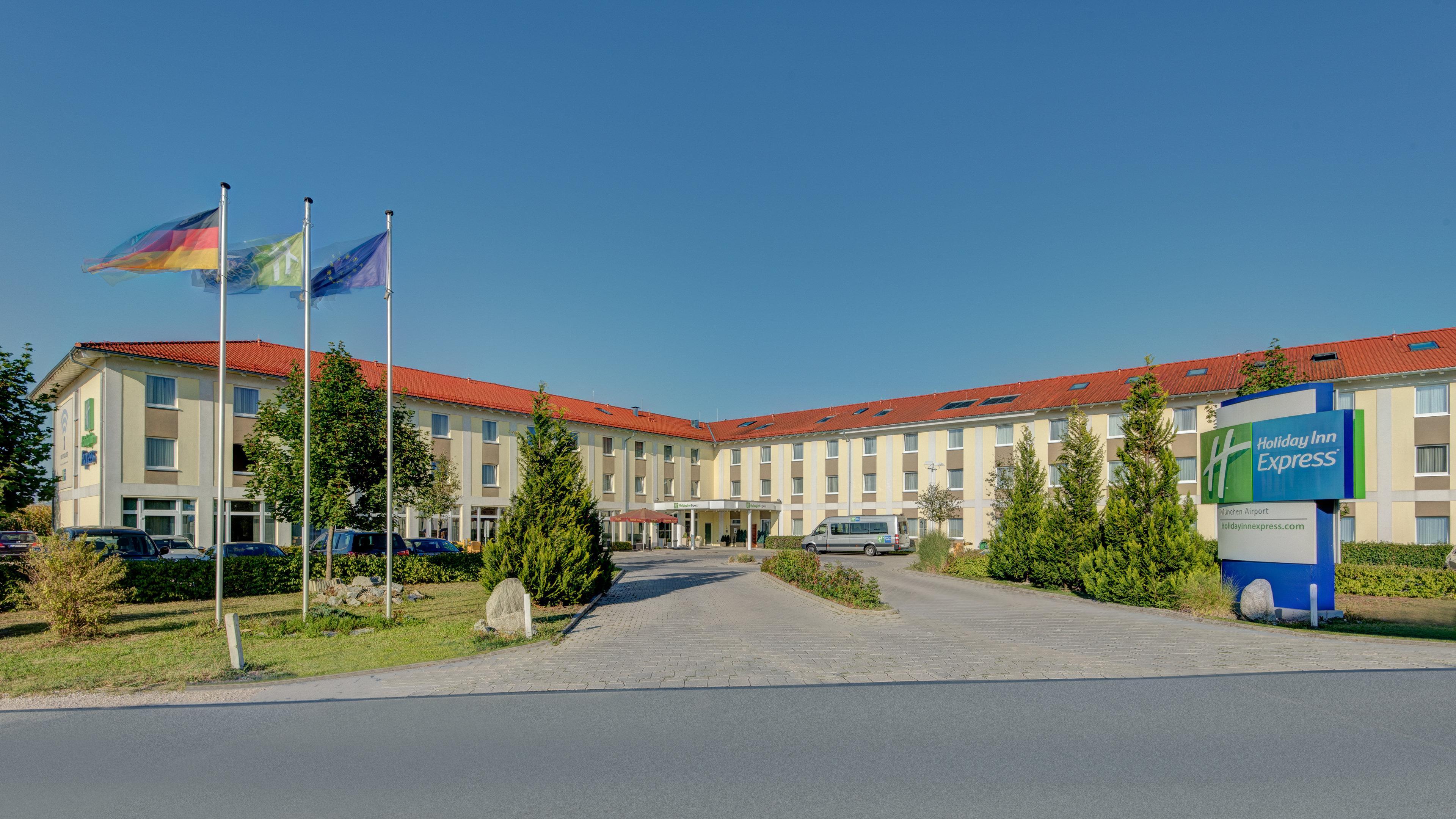 Holiday Inn Express Munich Airport Oberding Exterior photo