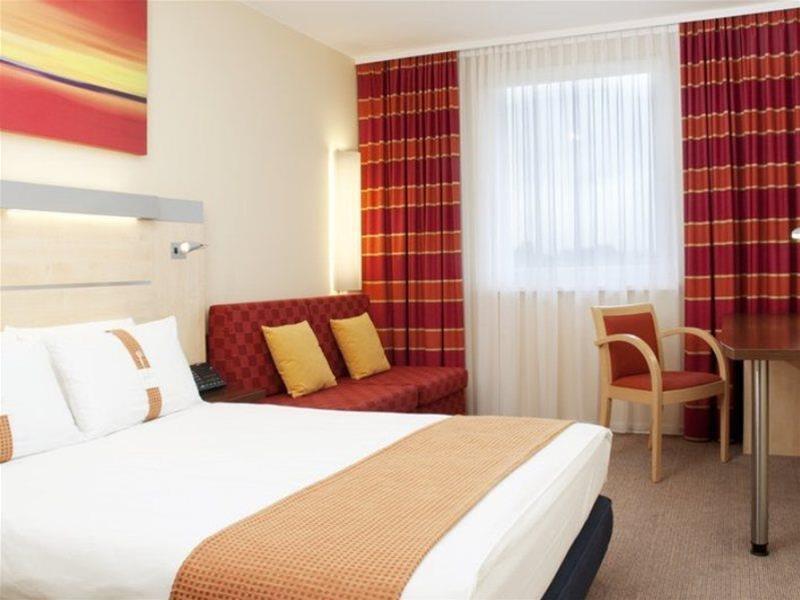 Holiday Inn Express Munich Airport Oberding Exterior photo