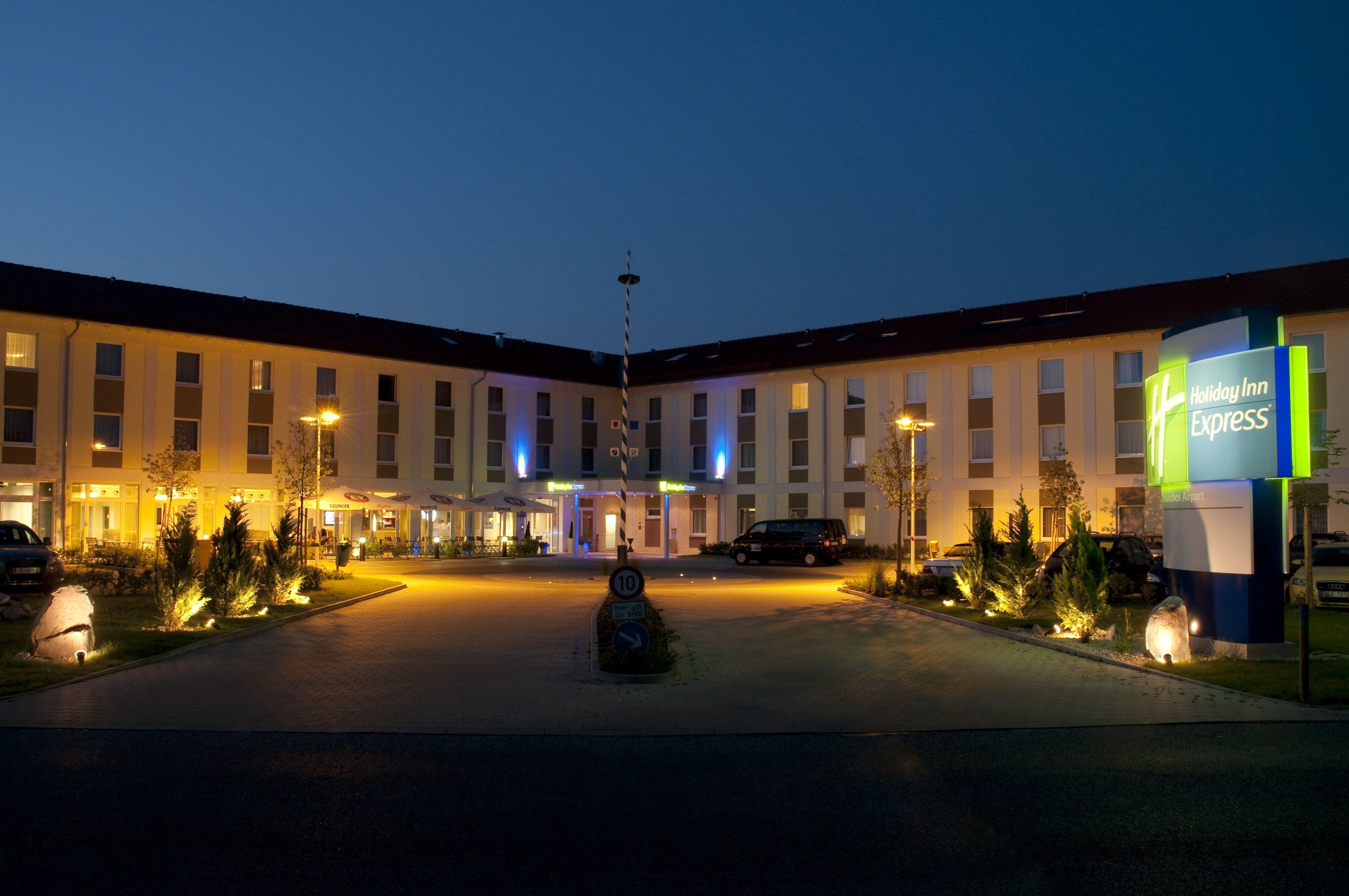 Holiday Inn Express Munich Airport Oberding Exterior photo