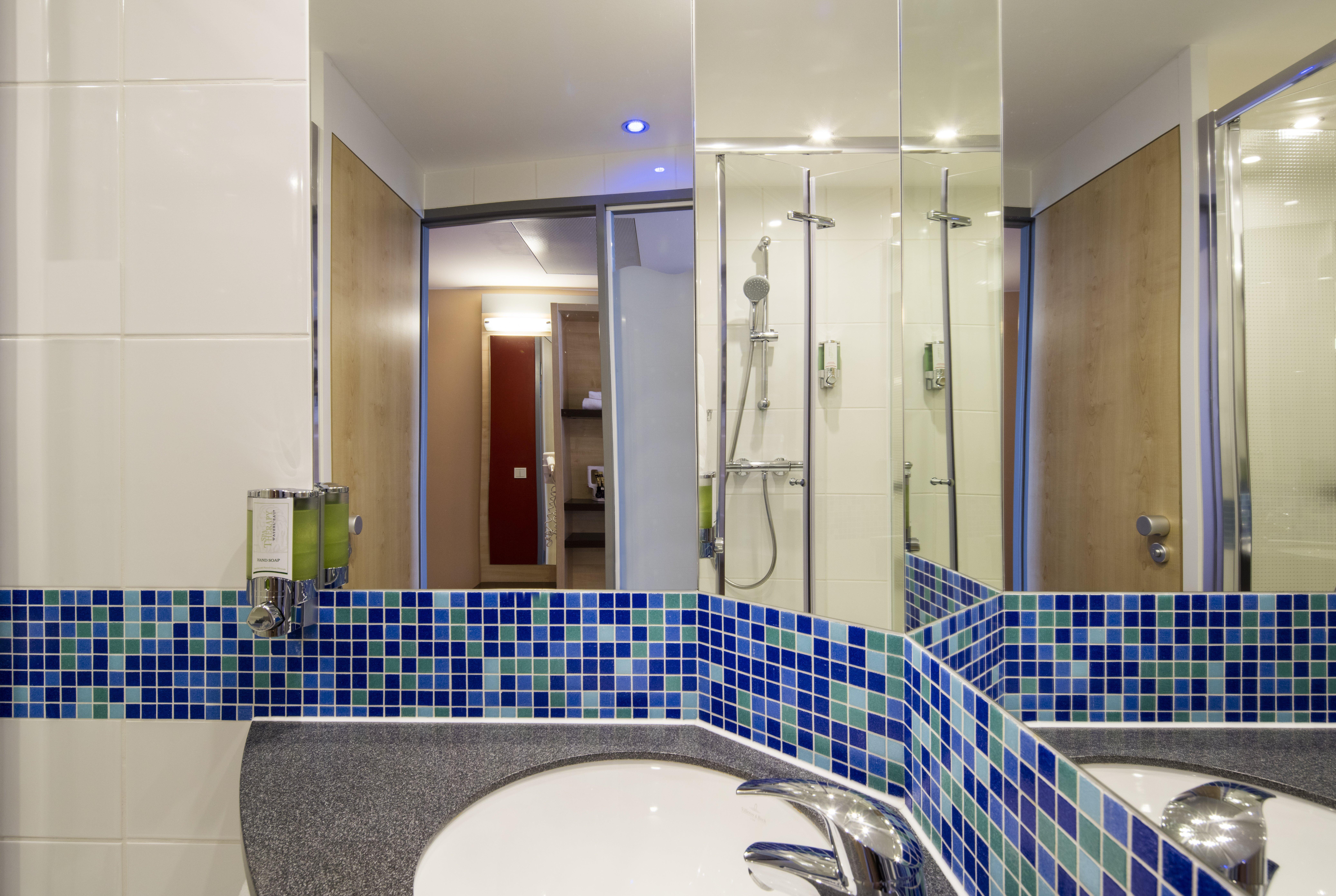 Holiday Inn Express Munich Airport Oberding Exterior photo
